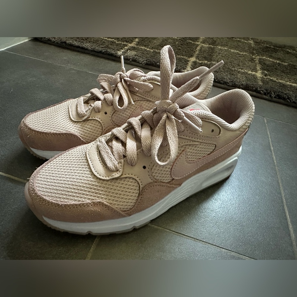 cw4554-201 Air Max Pink Woman Size 6